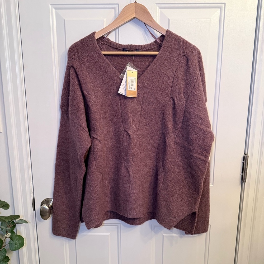 Denver Hayes V-Neck Sweater in Plum Purple